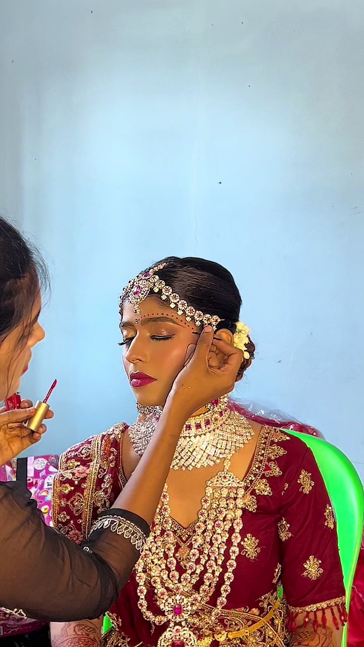 @🦋MUA💄𝕊𝕨𝕖𝕖 𝕋𝕦 👑 🇲🇲
