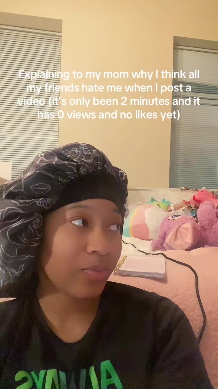 @_chloethecurator_