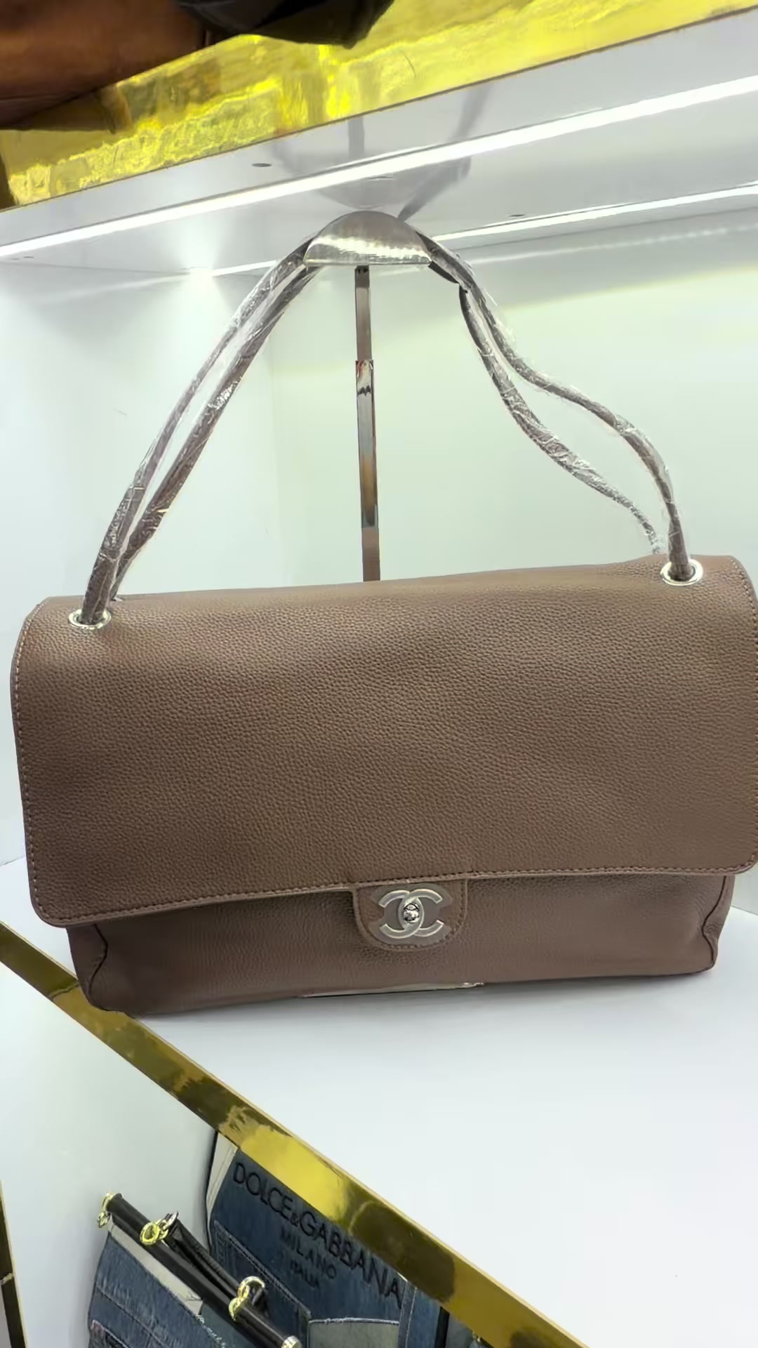@leo.lux_bags