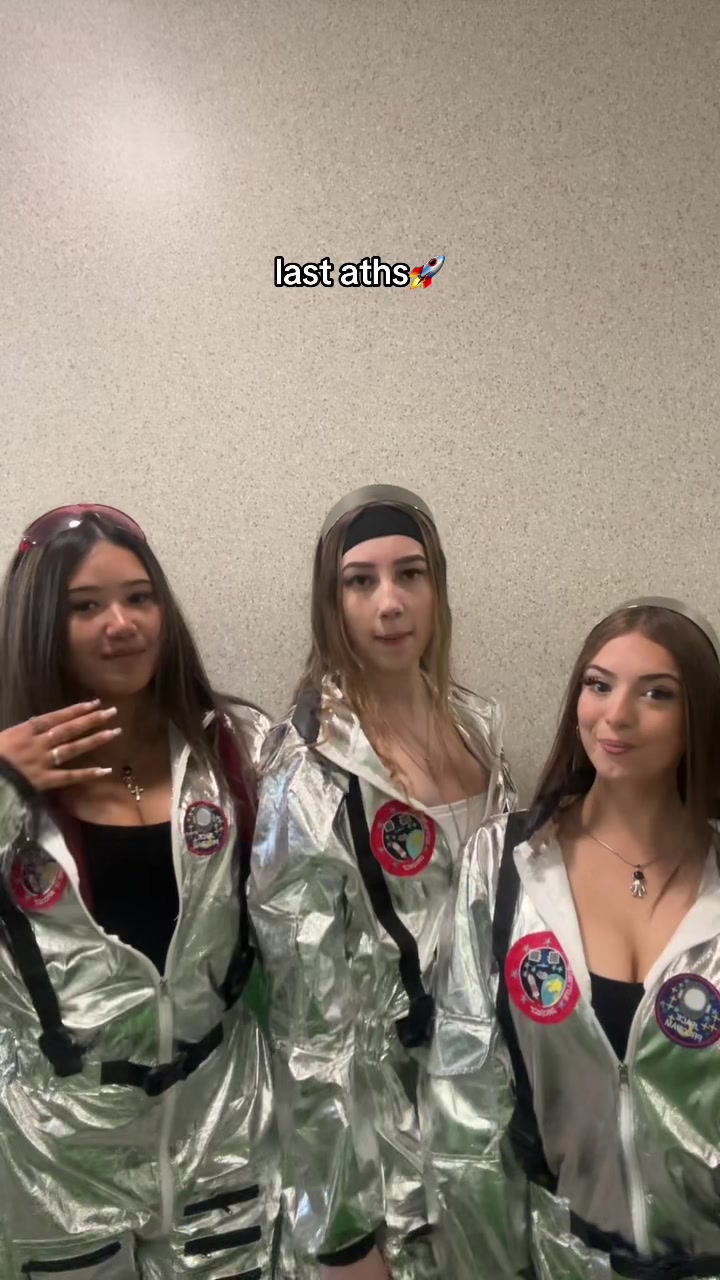 @𝐦 𝐞 𝐥 𝐨 𝐝 𝐲