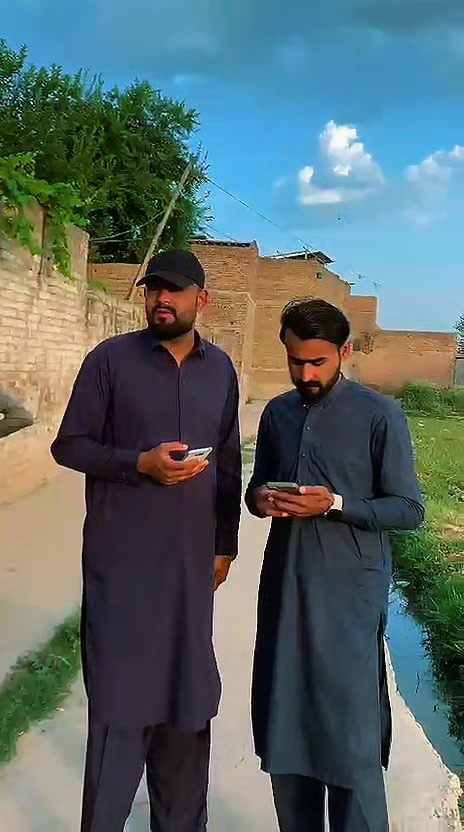 @B&agrave;s&iuml;t Aw&aacute;&ntilde;