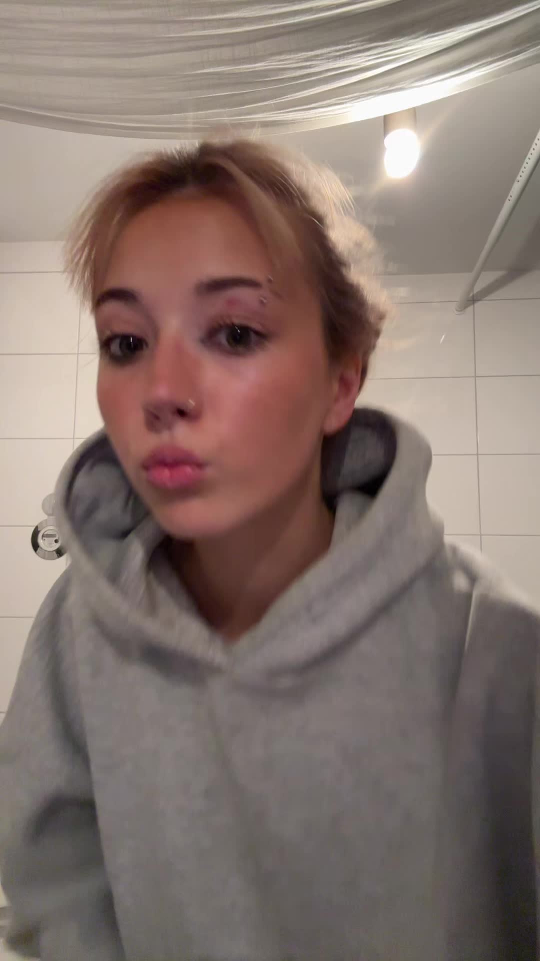@🦄