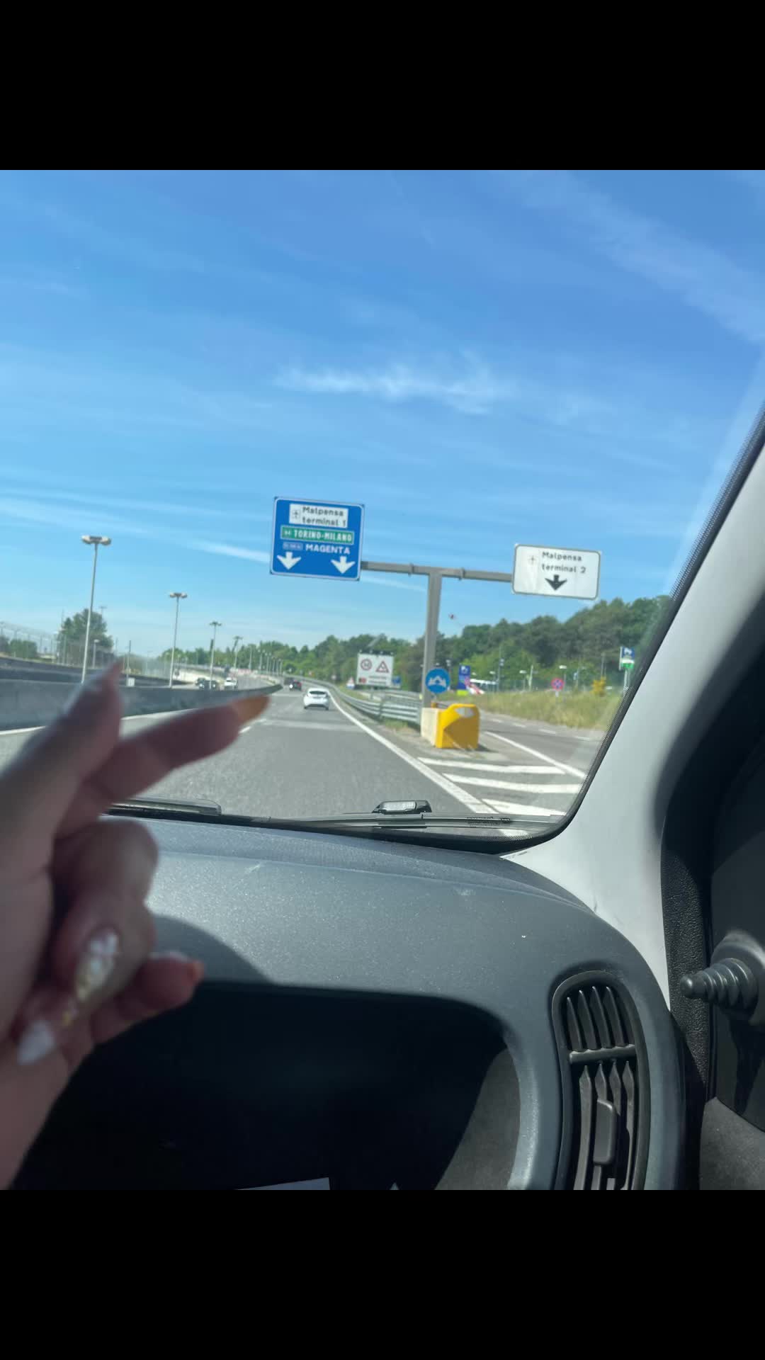 @M E L I 🇱🇰🇮🇹🇨🇭