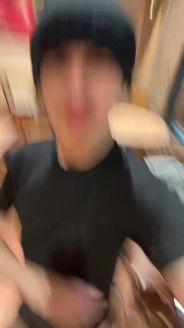 @Thraxr