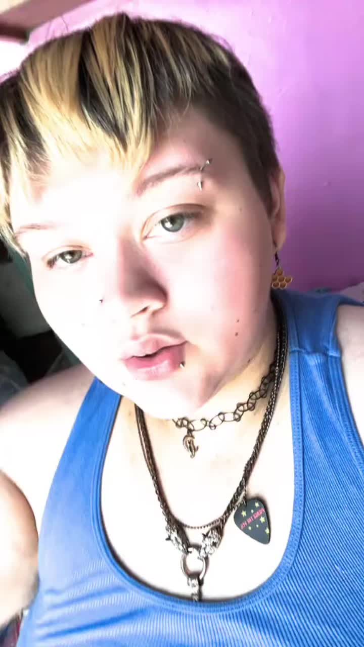 @damages_wifey