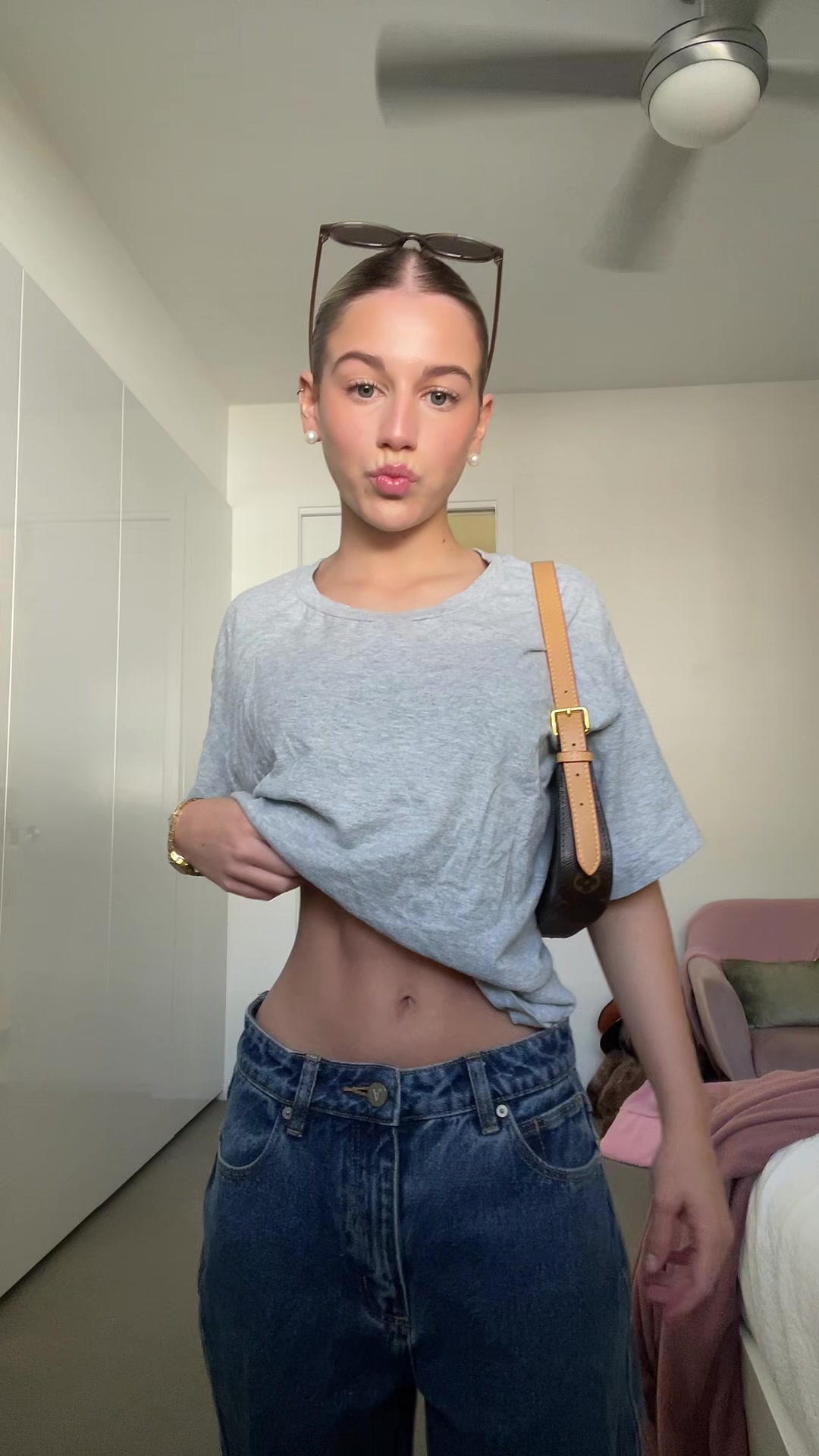 @🥹