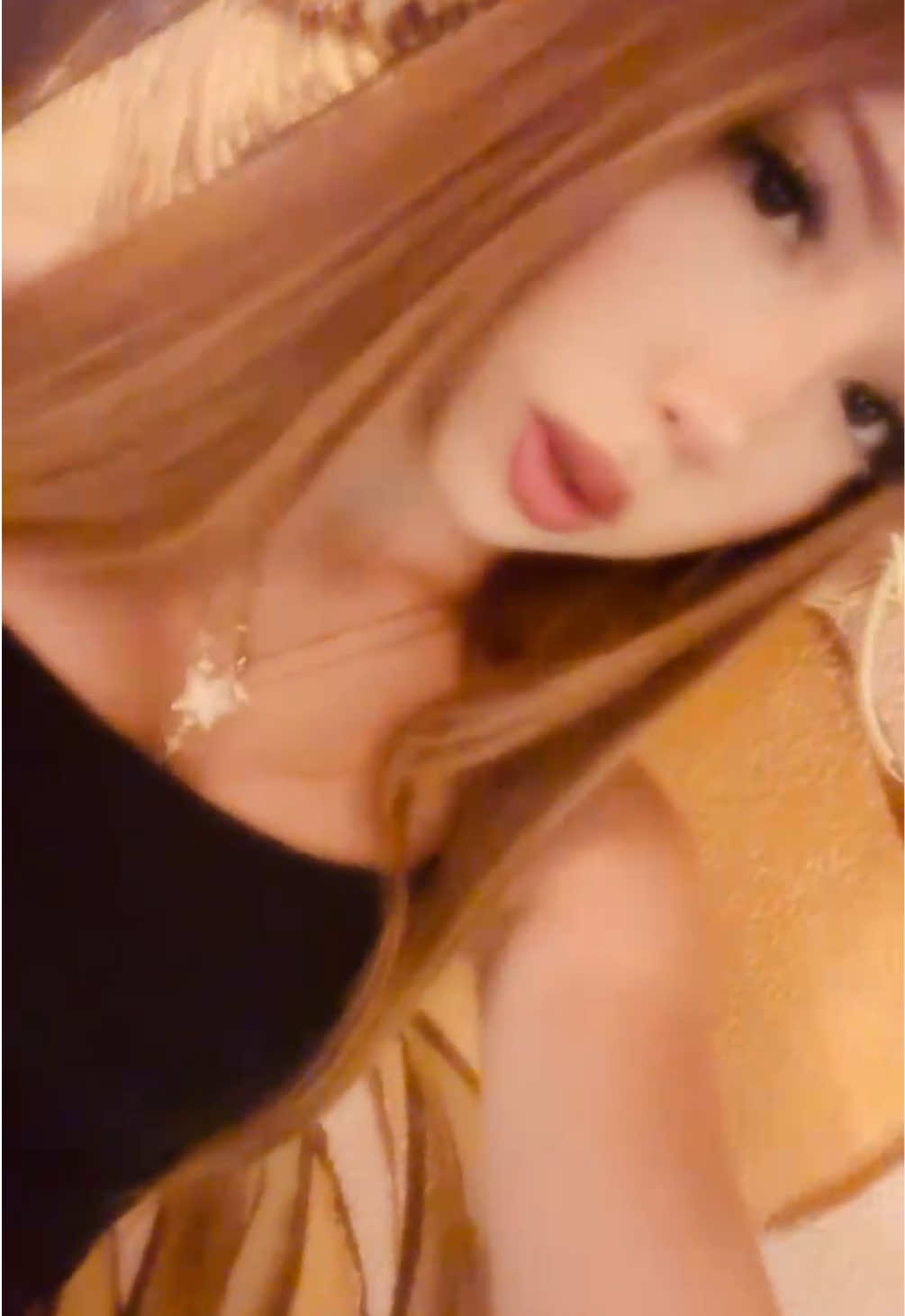 @EÇ
