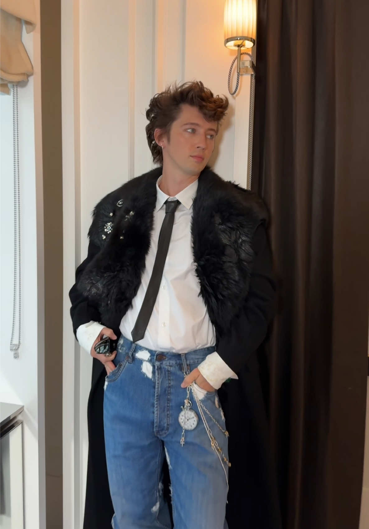 @Troye Sivan