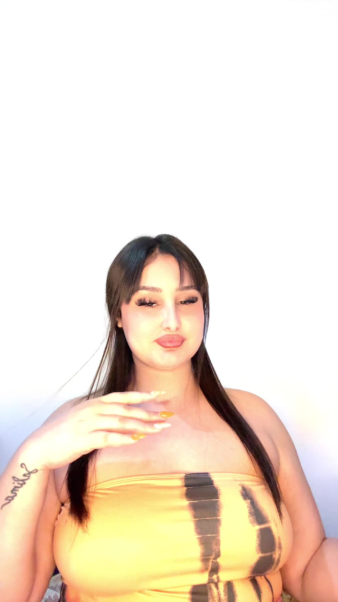 @🫦