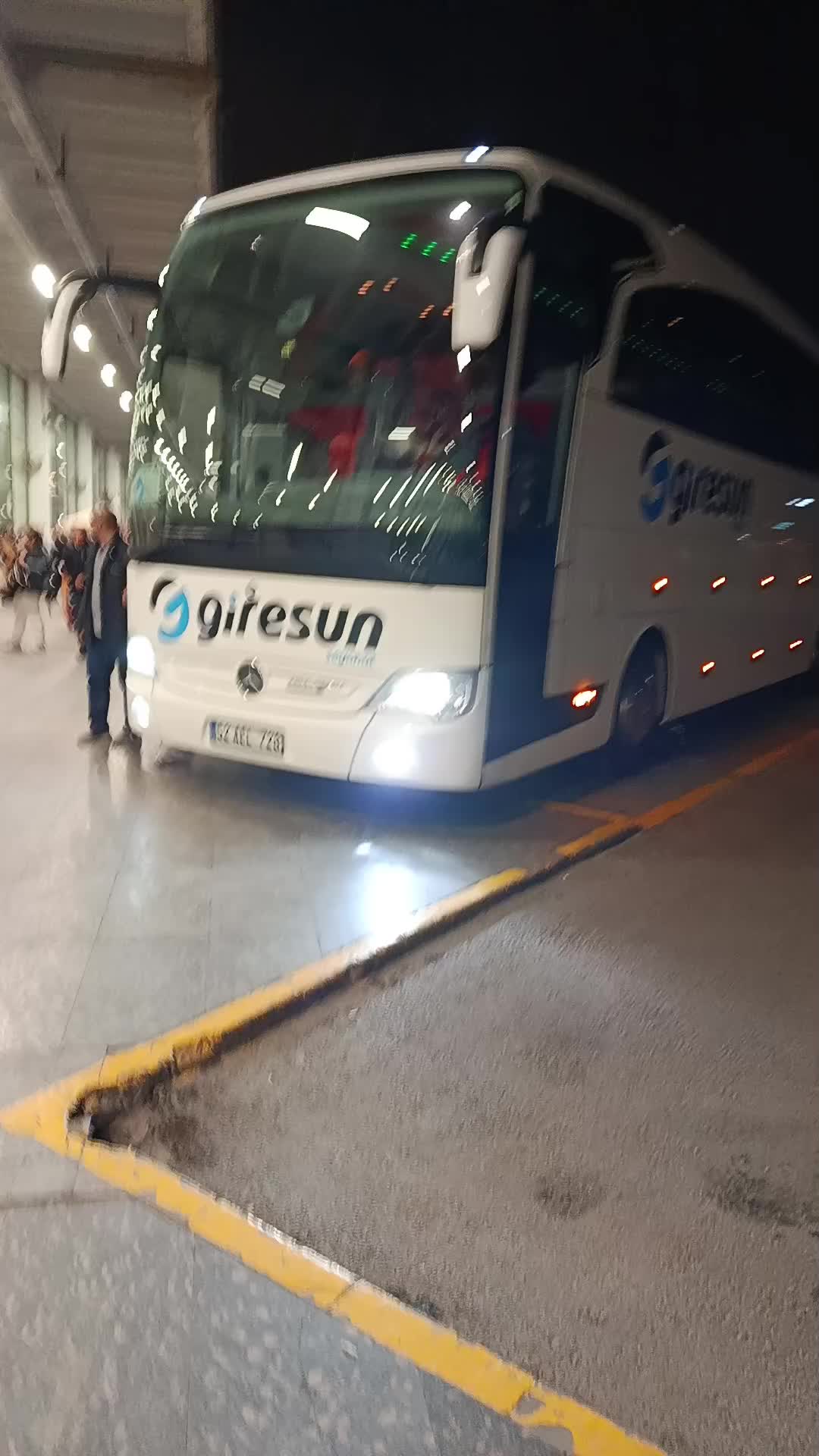 @( espiyeli genç kaptan )