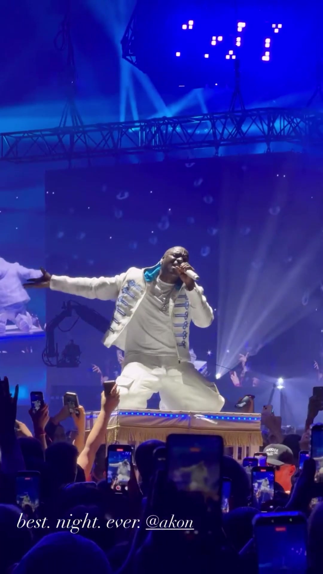@AKON