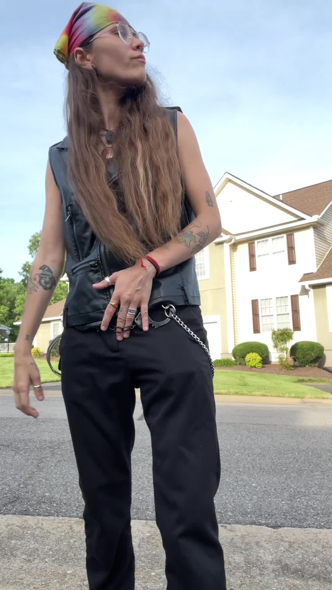 @ca⛓️en