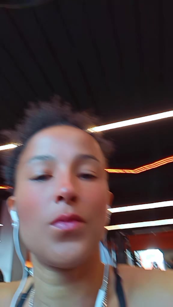 @N&aacute;dia