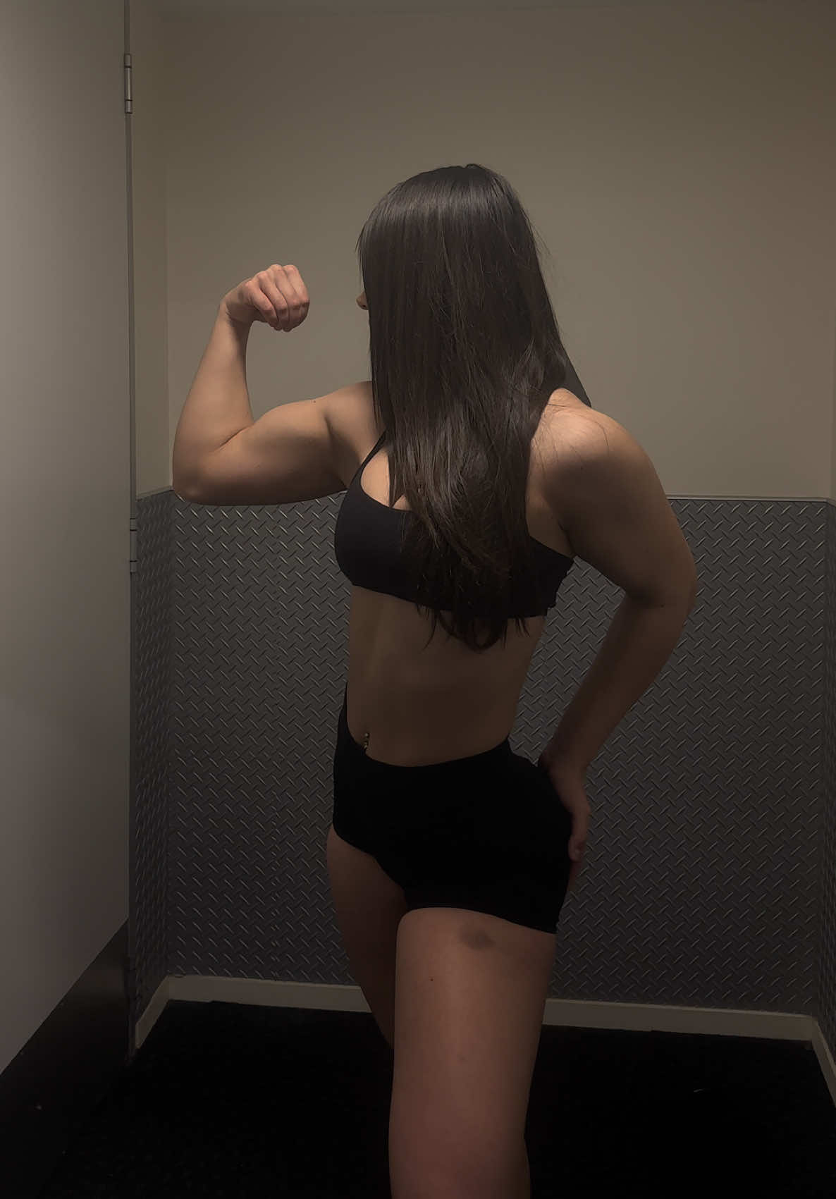 @Barbell brunette