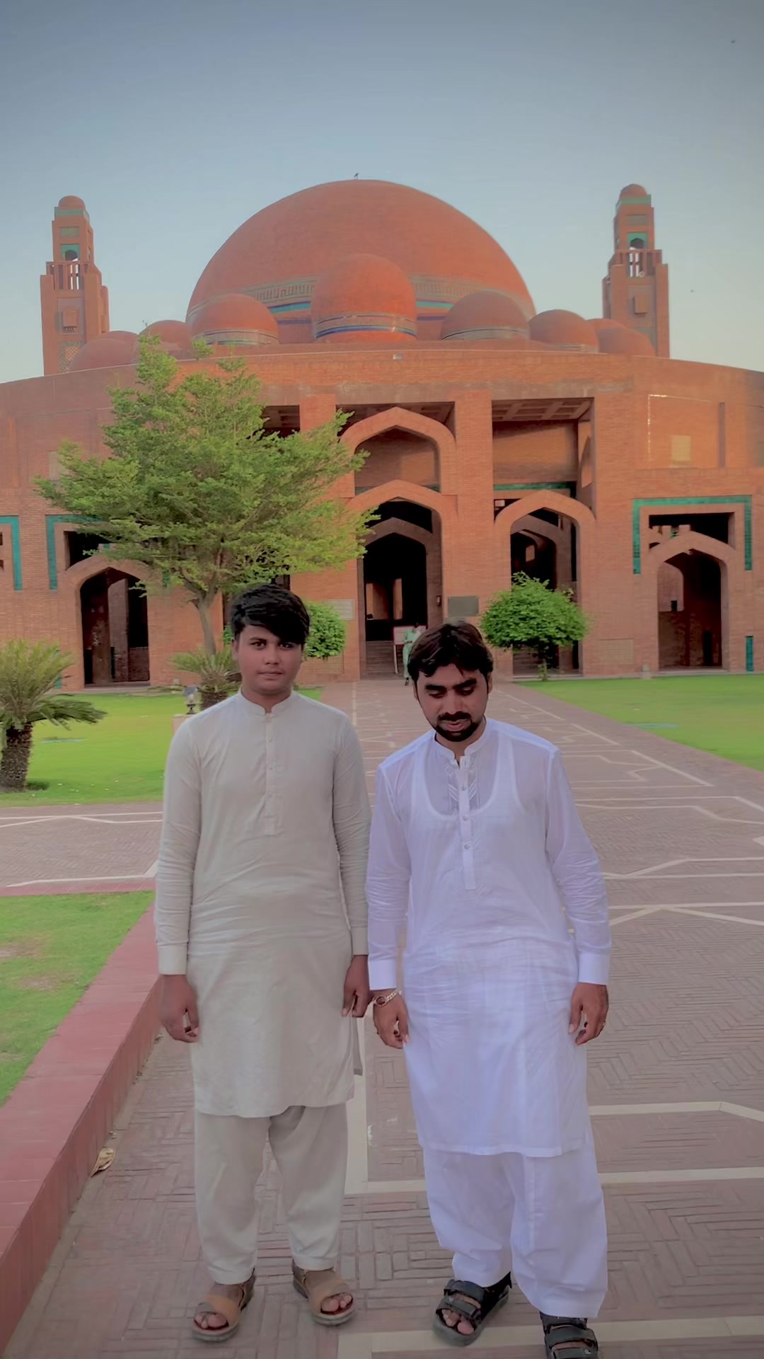 @tiktok.com/@malikaftab965