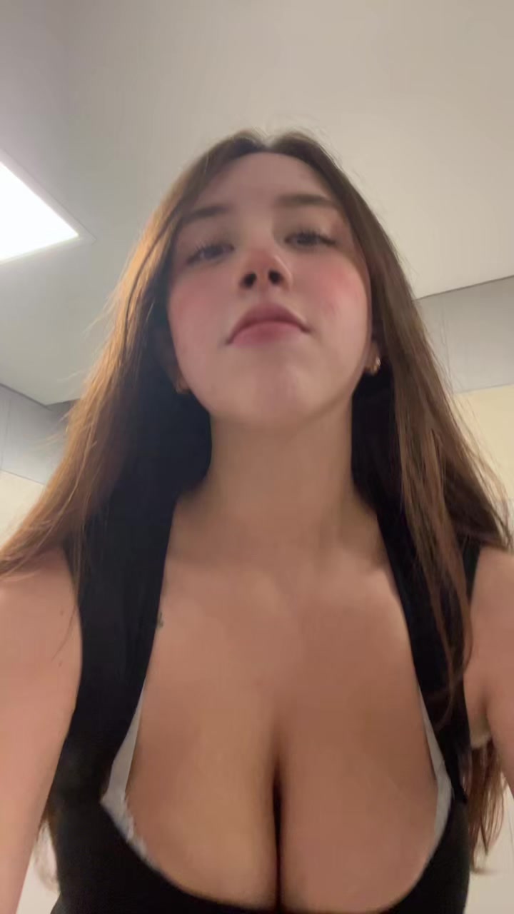 @valeria L