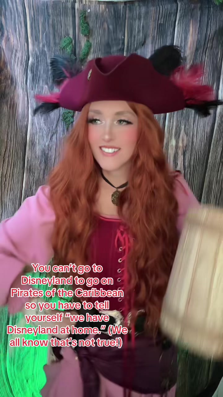 @Pixie_Scarlett