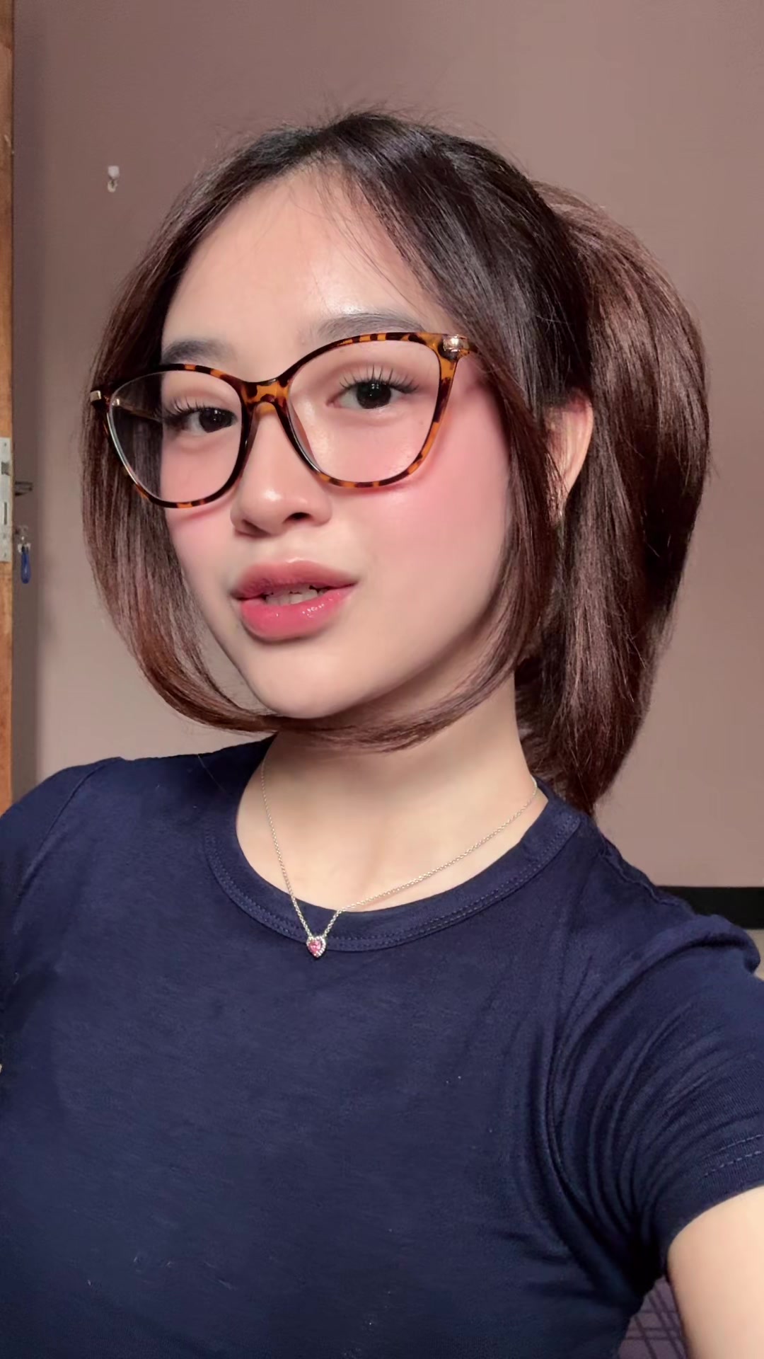 @𝒩