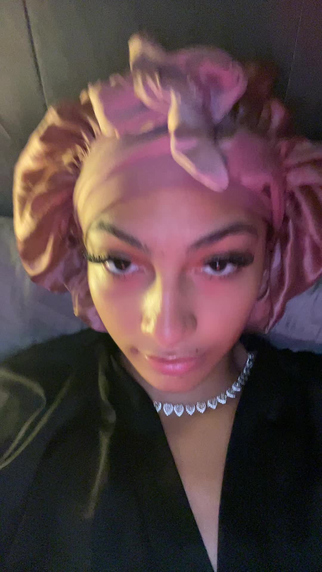 @sumlighskinwitglasses