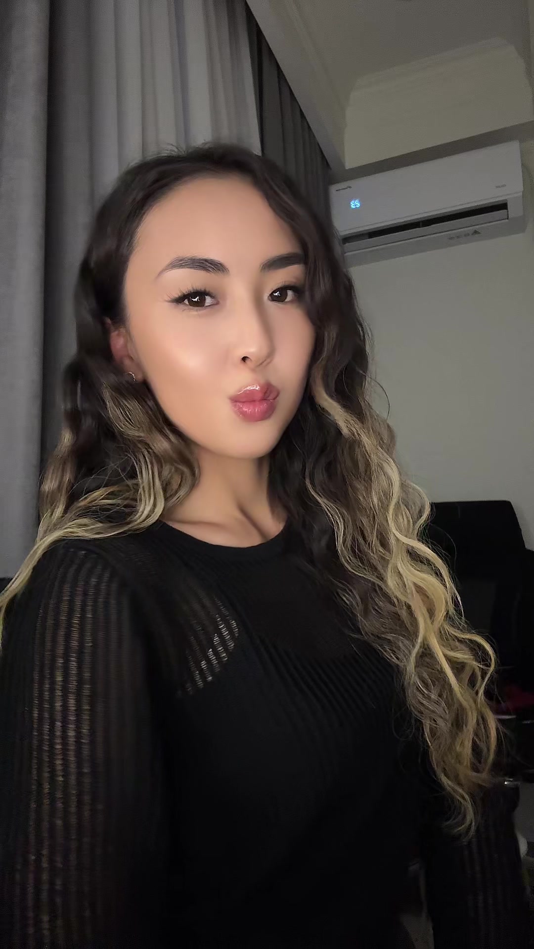 @Elya🫦