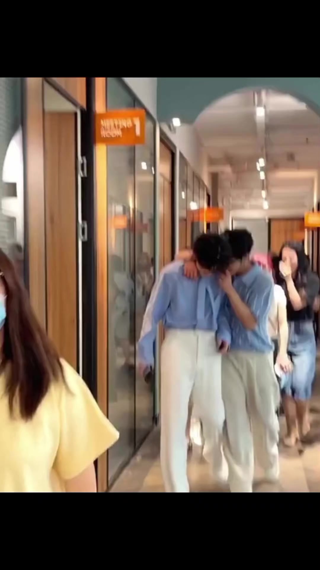 @𝘛𝘩𝘦𝘩𝘰𝘭𝘪𝘤