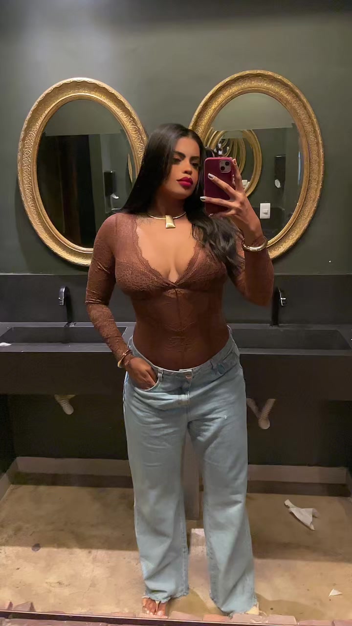 @Lara Cristiny