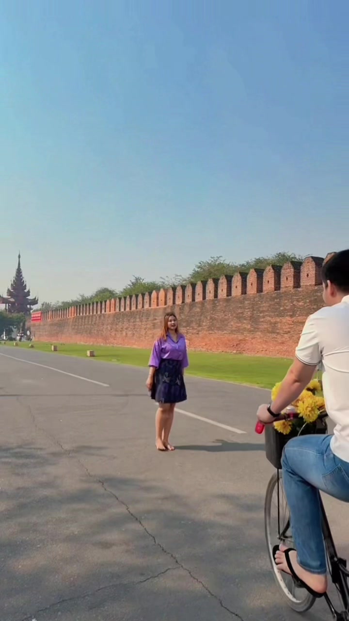 @MyatNoeKhaing🖤(မြတ်နိုးအိမ်)