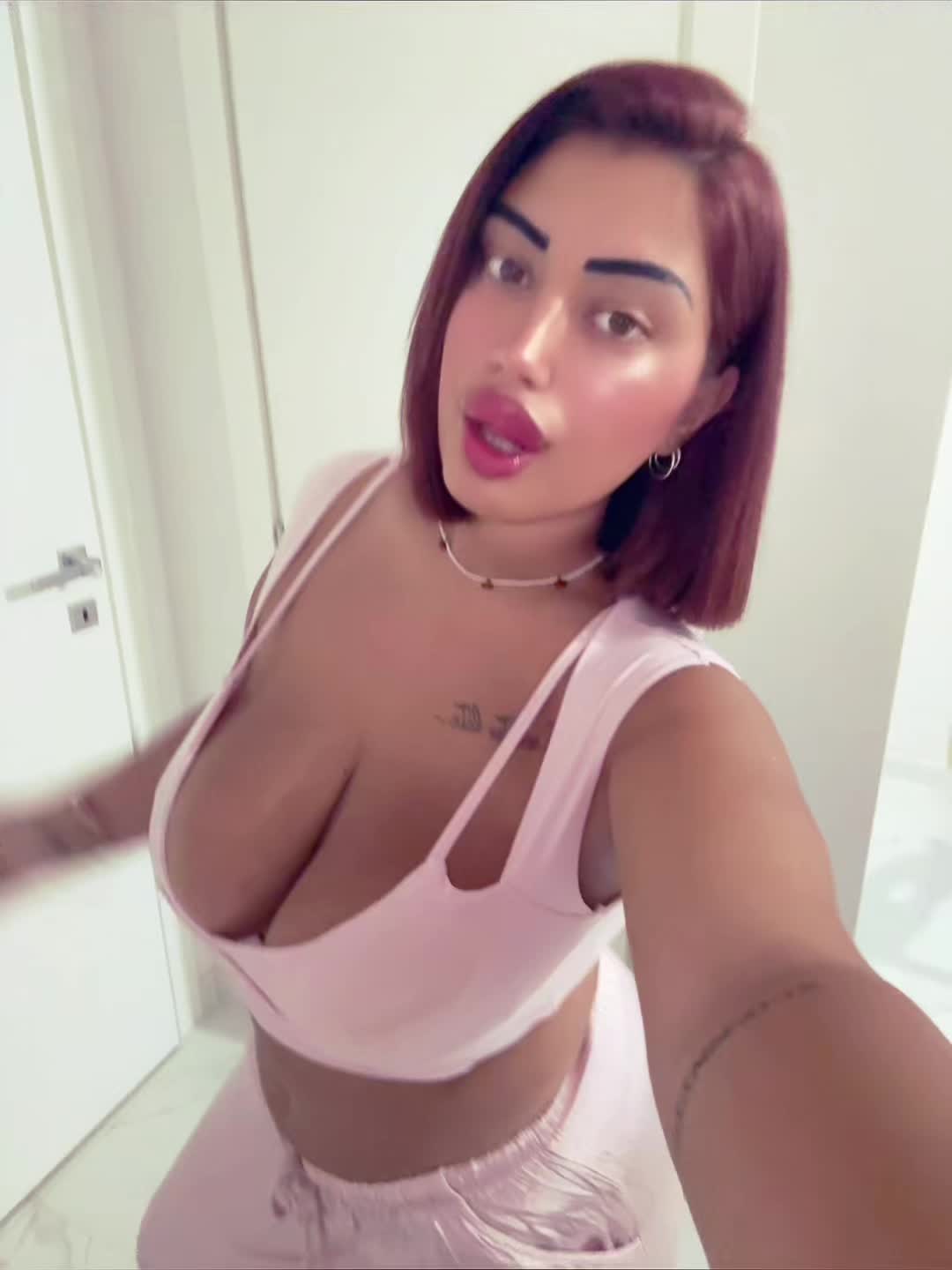@_rosypetrone_