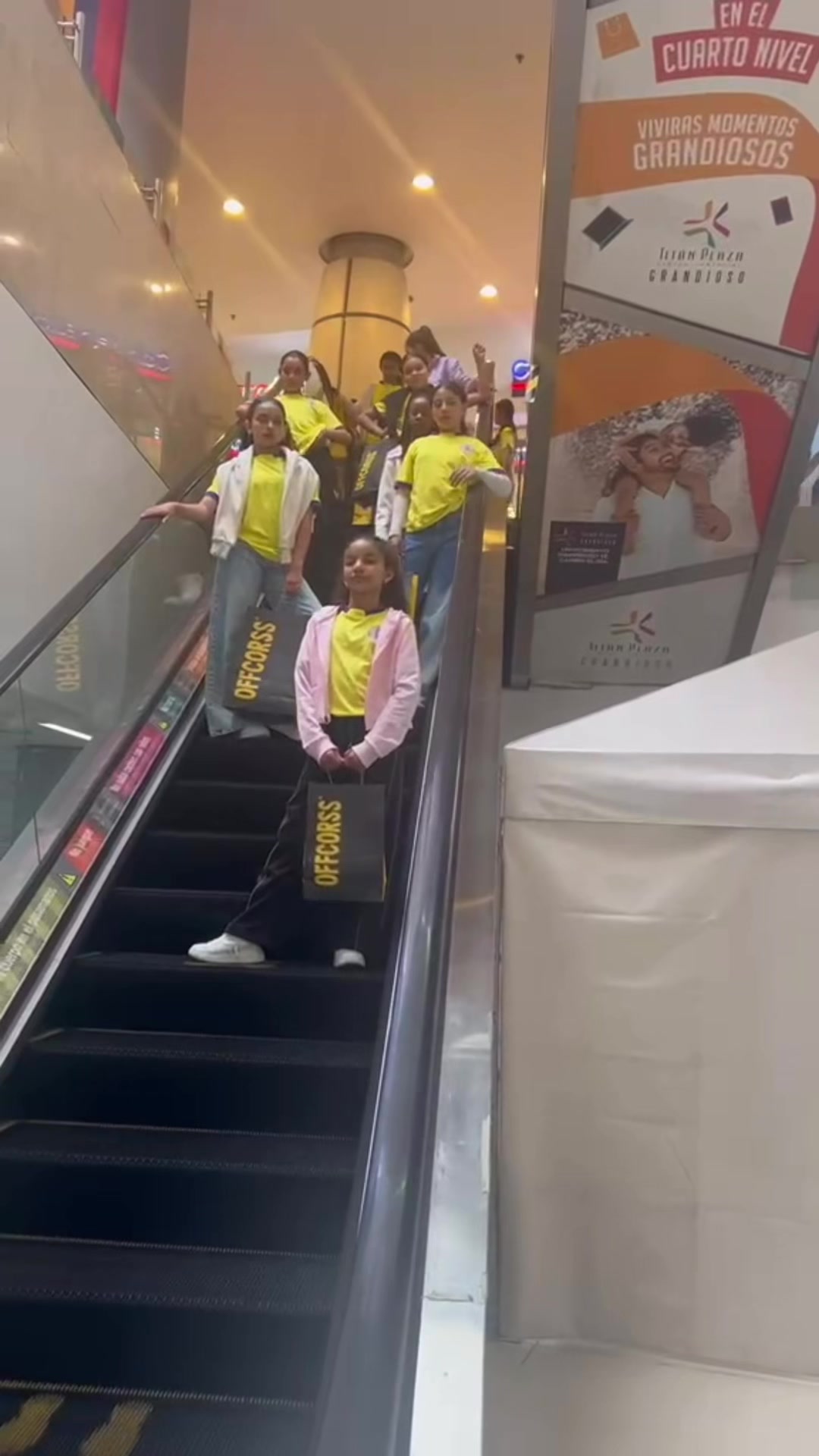 @𝐼𝑠𝑎ᥫ᭡𝑒𝑙𝑙𝑎 👑