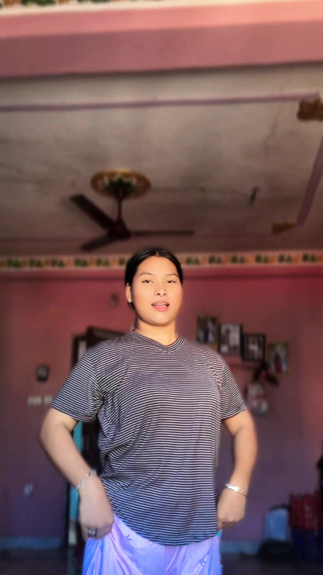 @Miss thapa 💋🤞