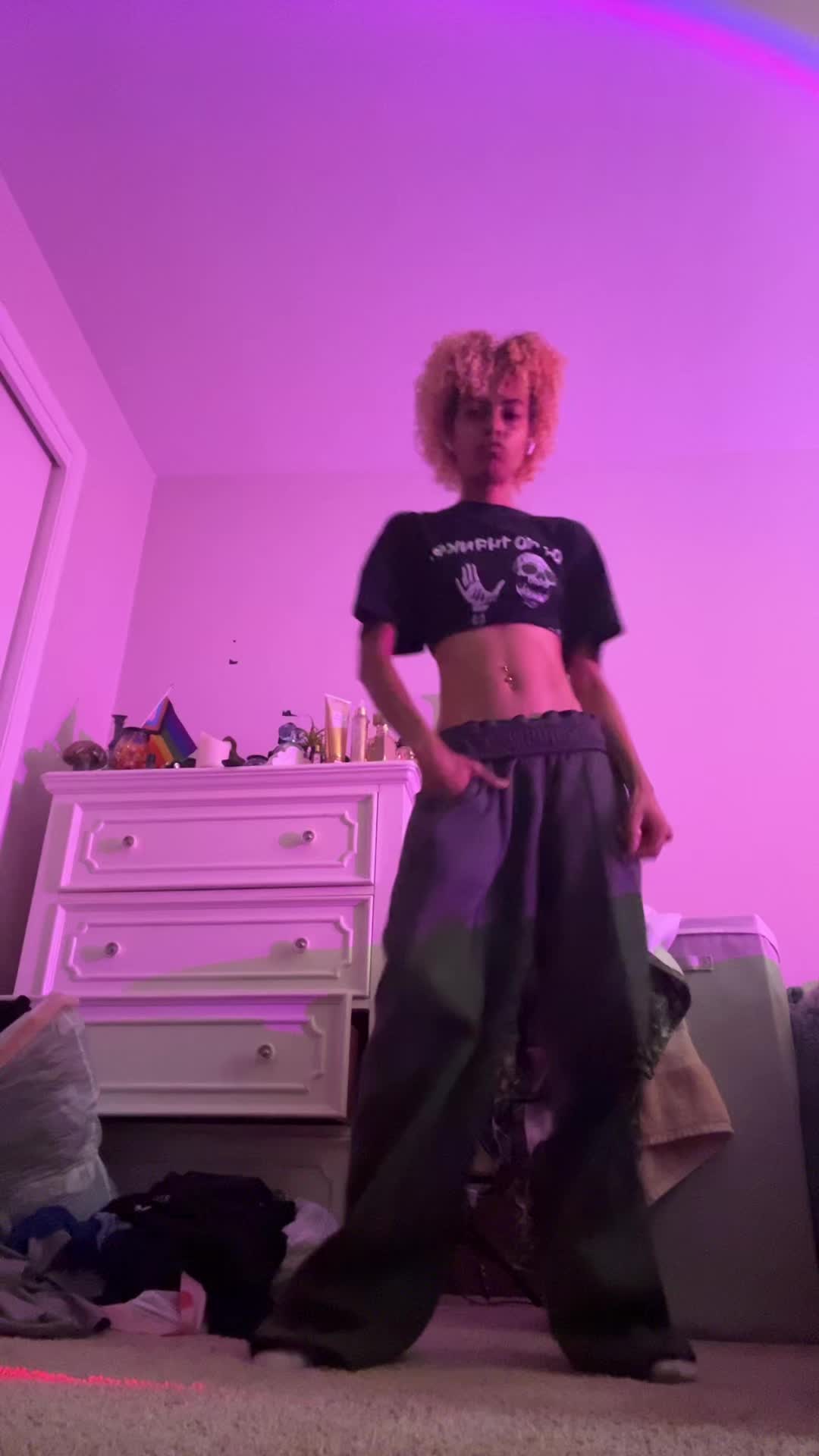 @nosmilingnini