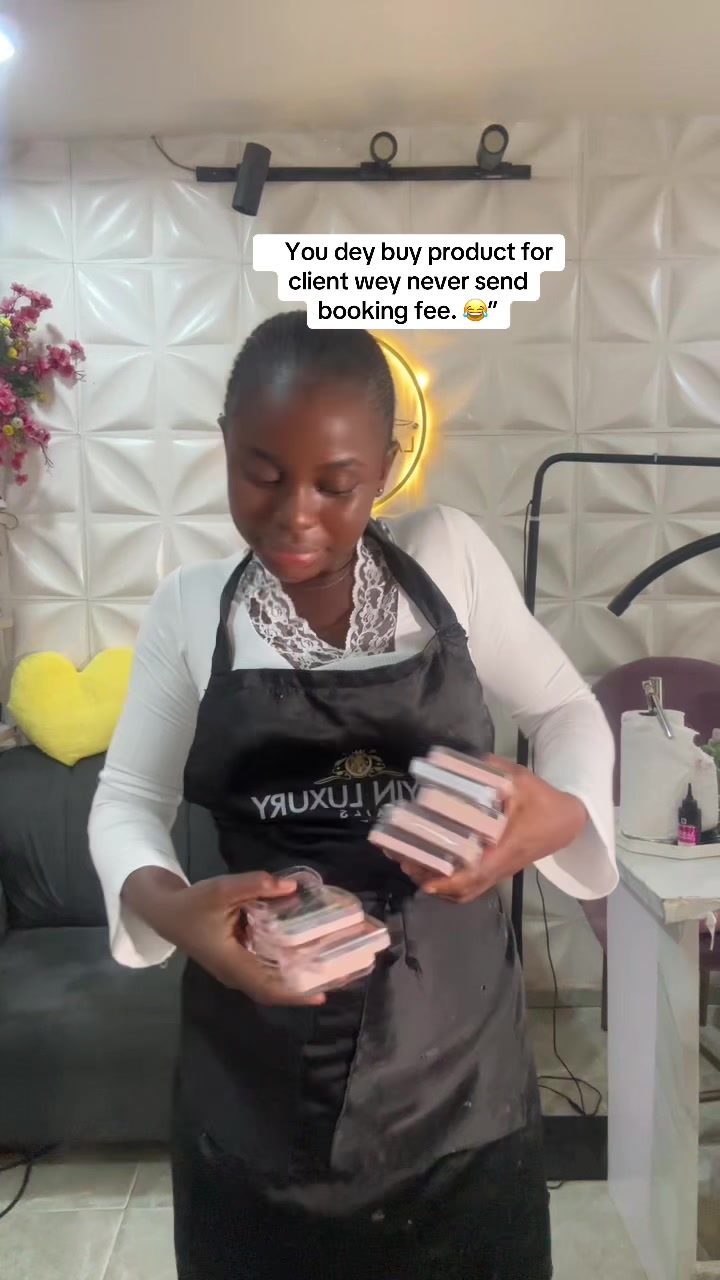 @NAIL TECHNICIAN IN IBADAN