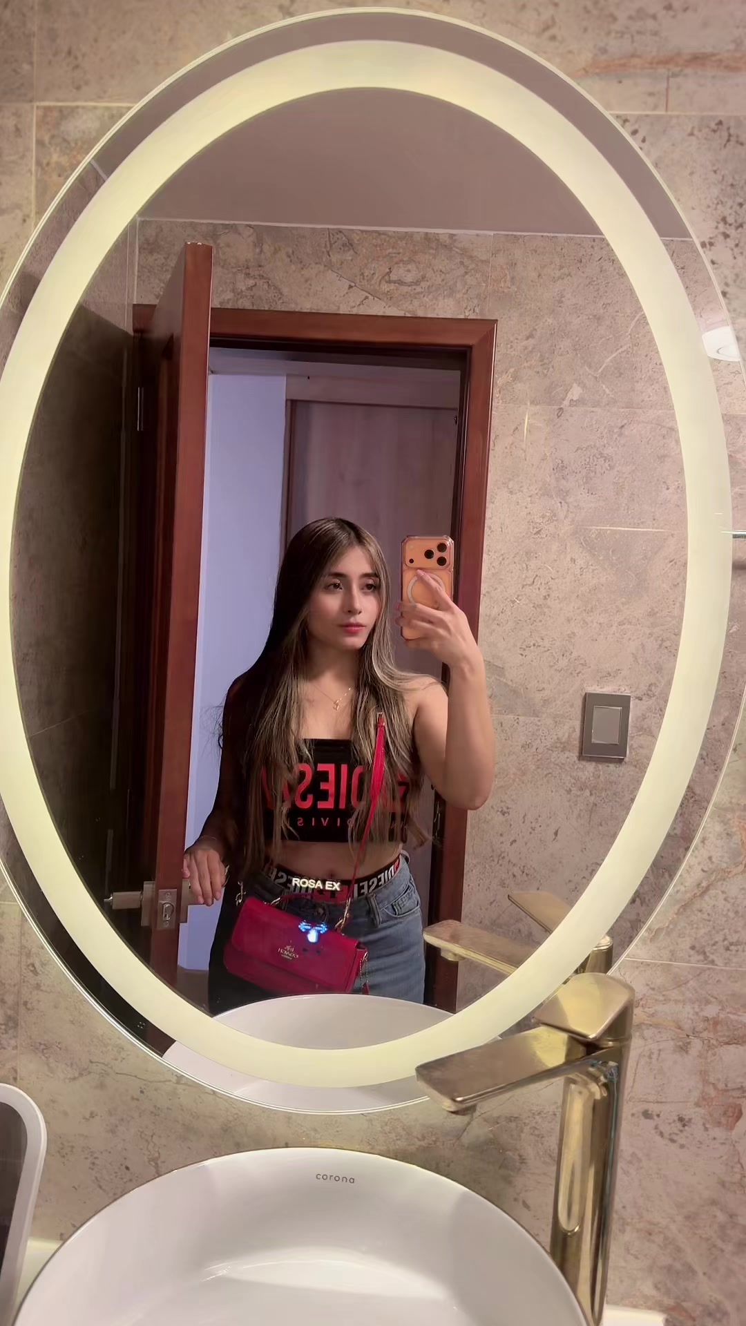 @Laura S León Melo