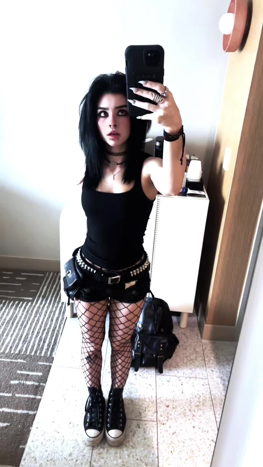 @bella