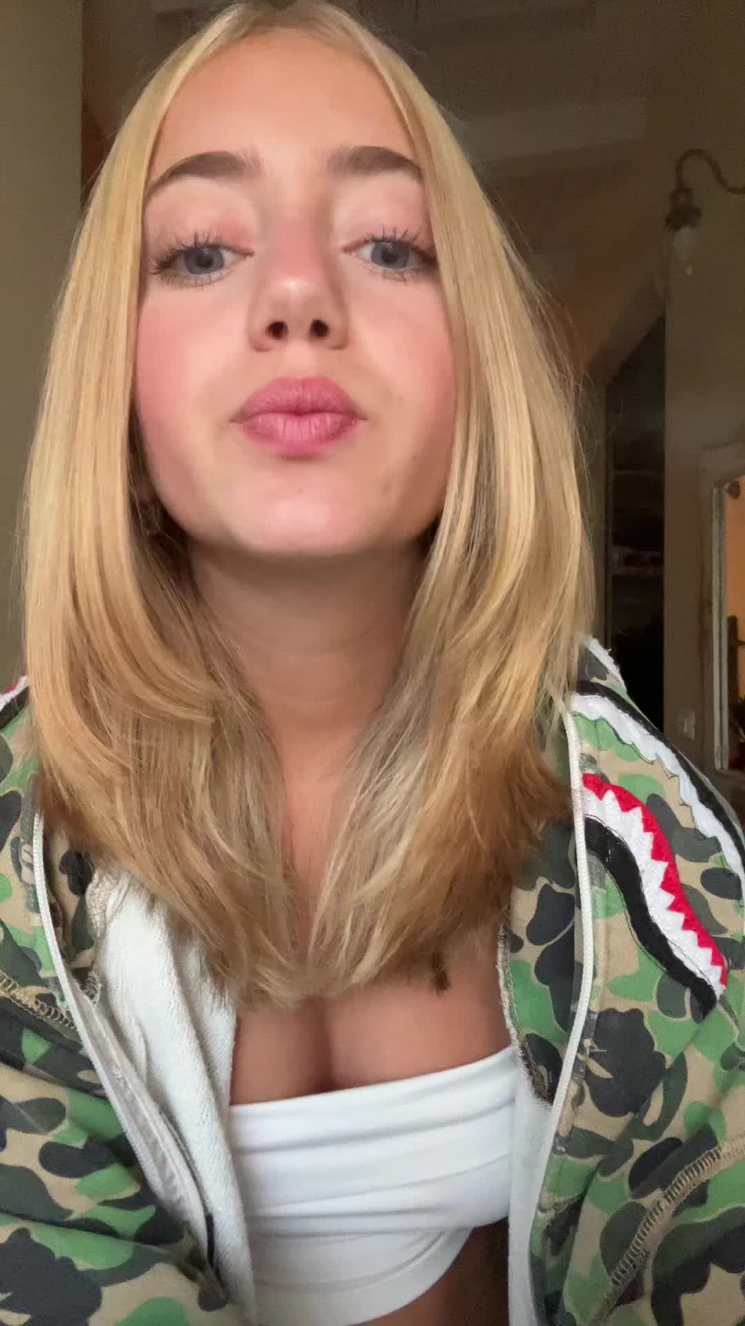 @Dumb_blonde