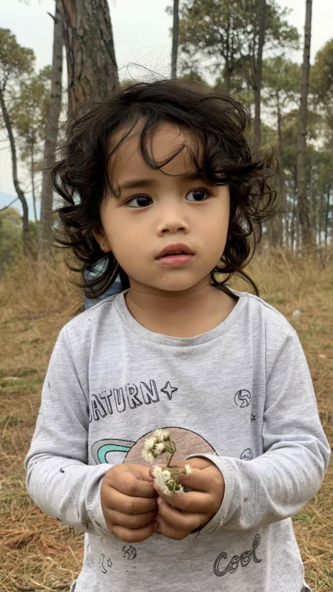 @हिनाशि गुरुङ्ग