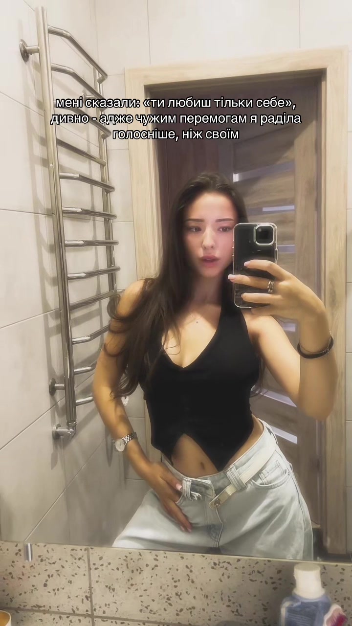 @🫦