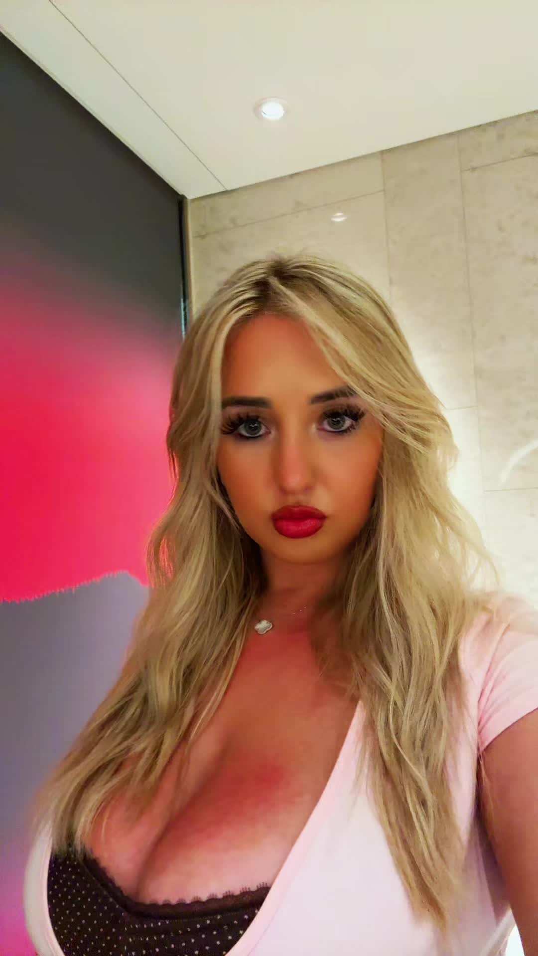 @globalblonde