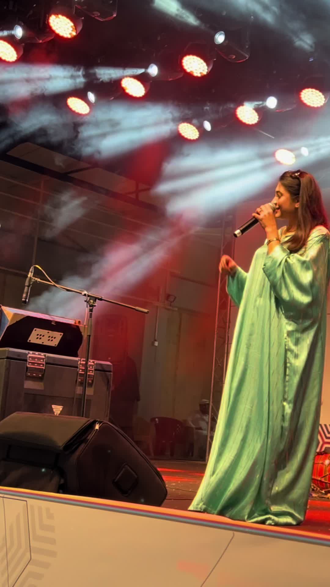 @🎤 𝓣𝓻𝓮𝓷𝓭𝔂 𝓖𝓲𝓻𝓵 🎤