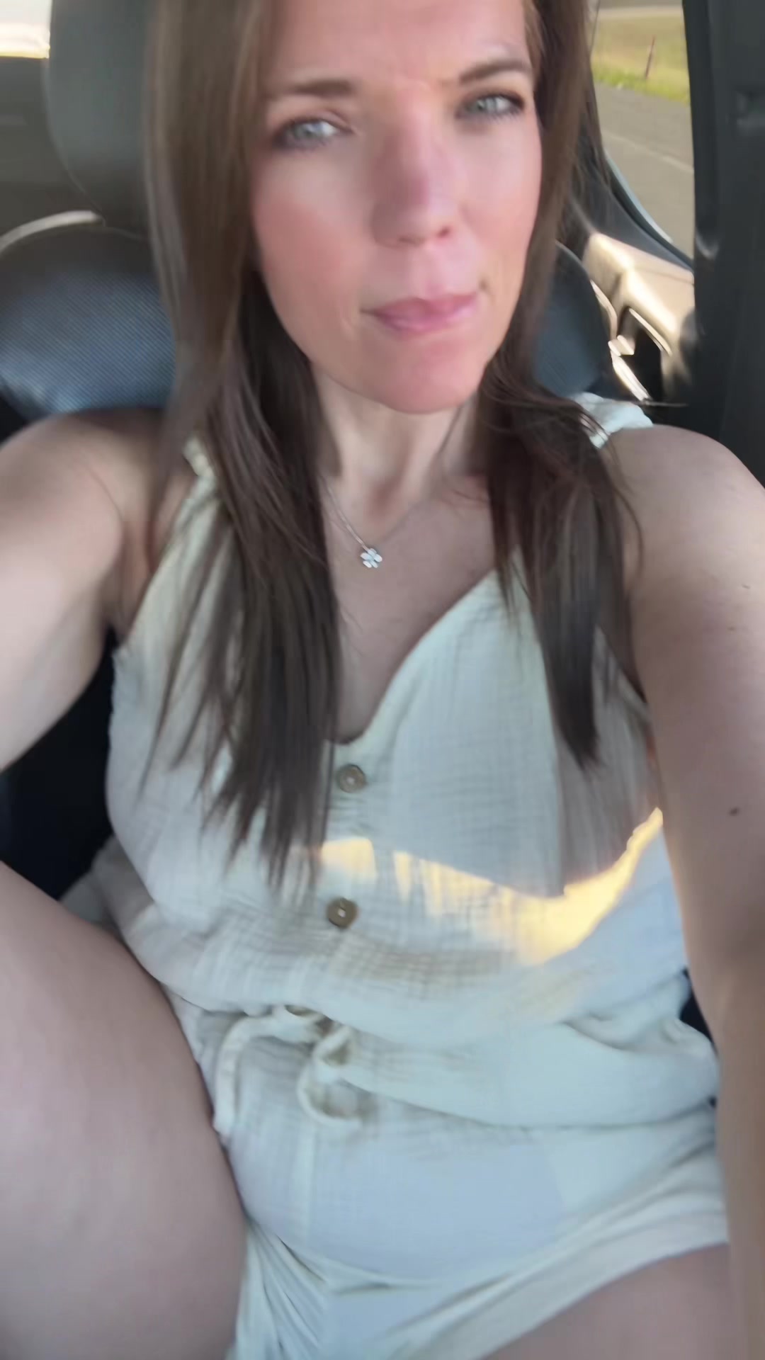 @HotwifeKat