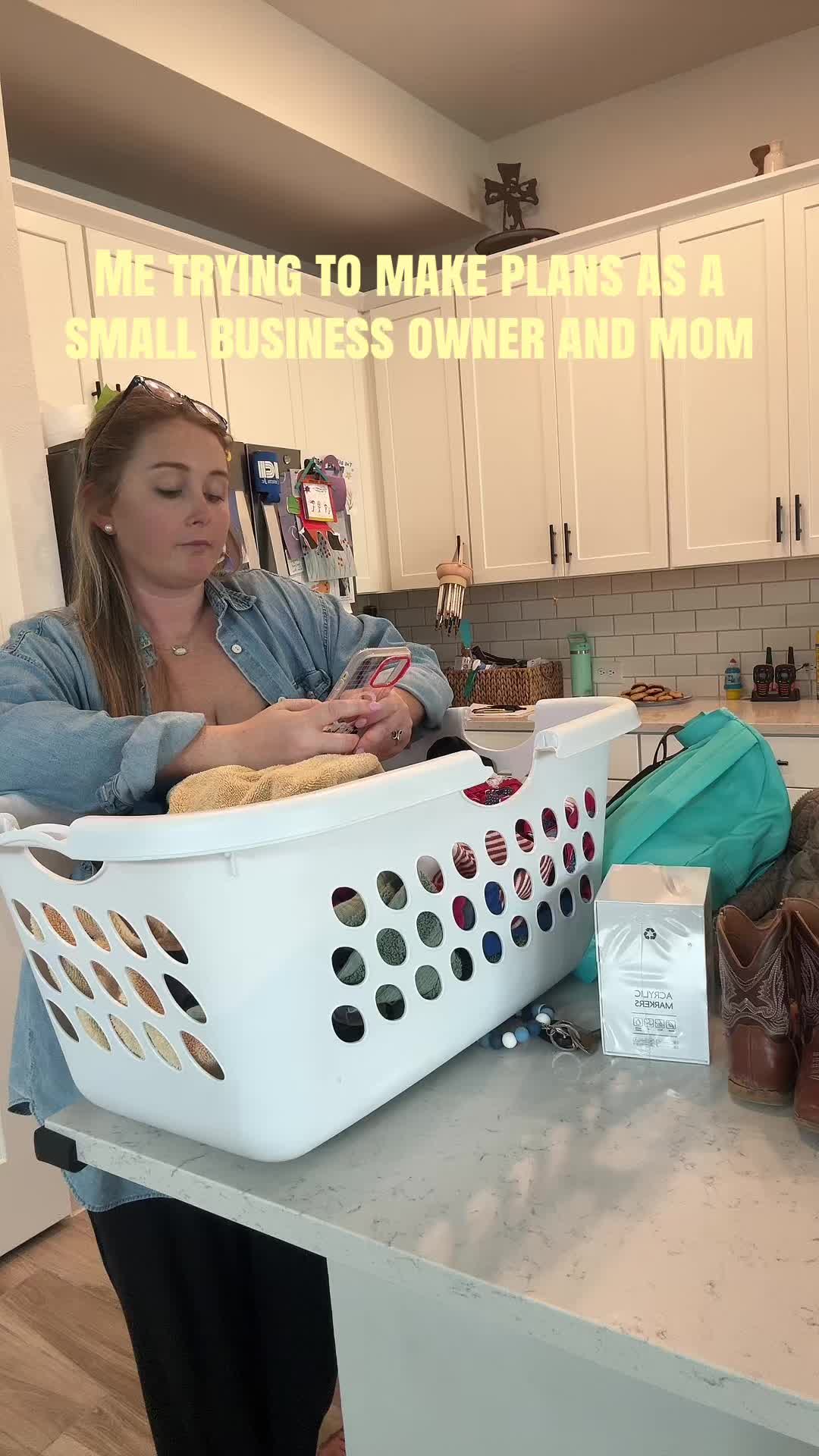 @Lindsey | Banner Artist & Mom
