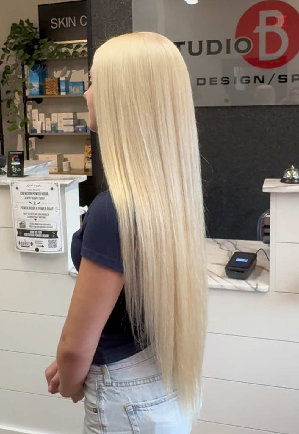 @Logan Kelly | HAIRSTYLIST