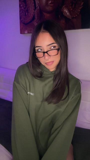 @AlexaFitg