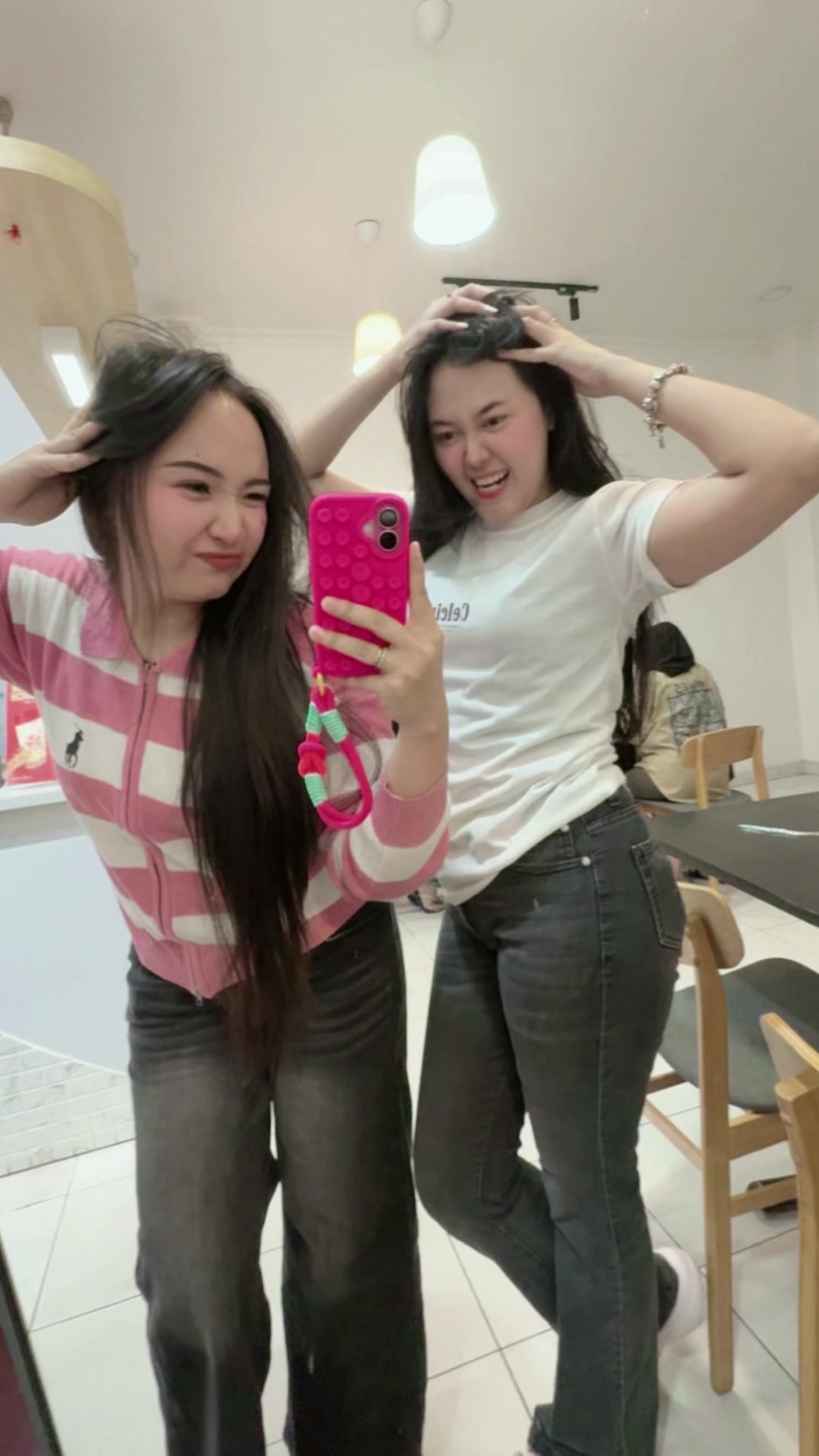 @Leony