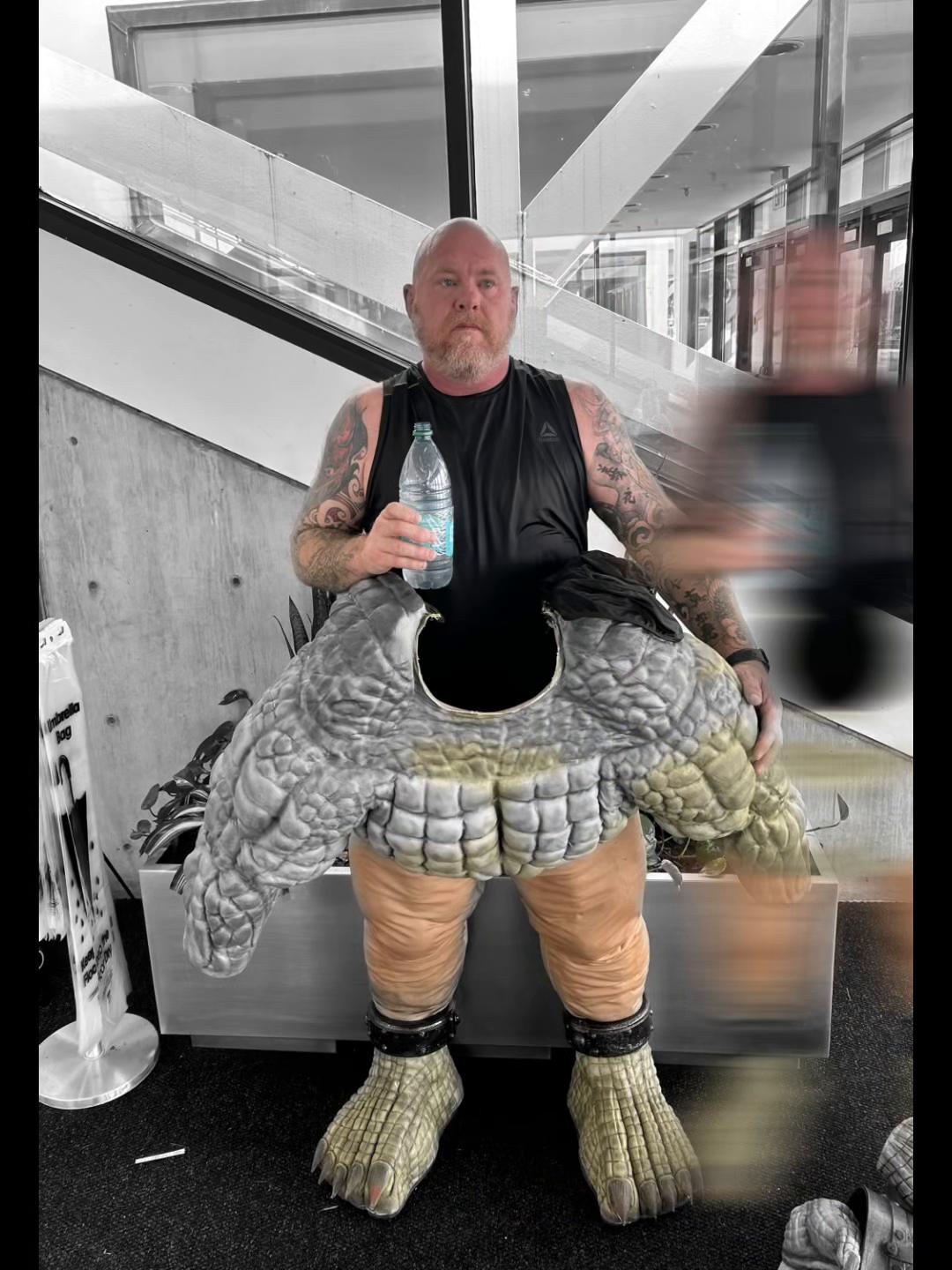 @Bearded_tattooed_guy_in_ga
