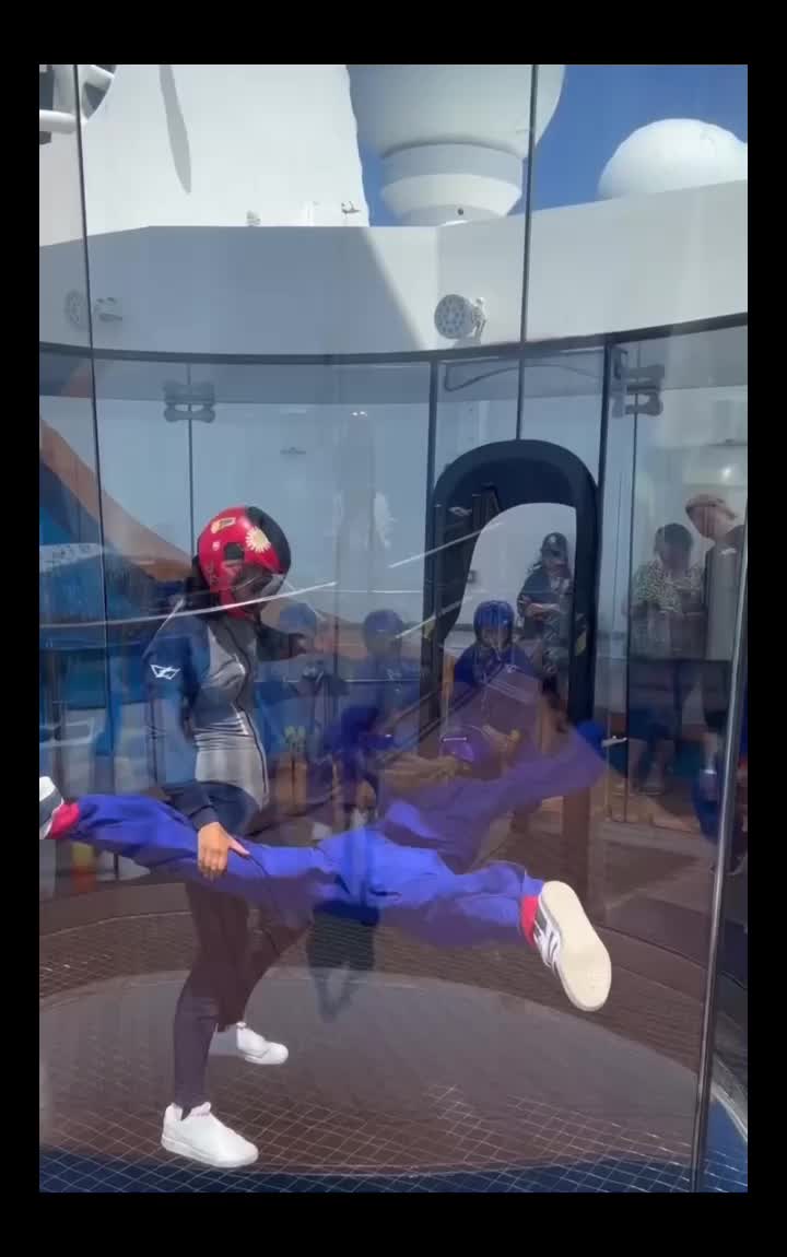 @😁