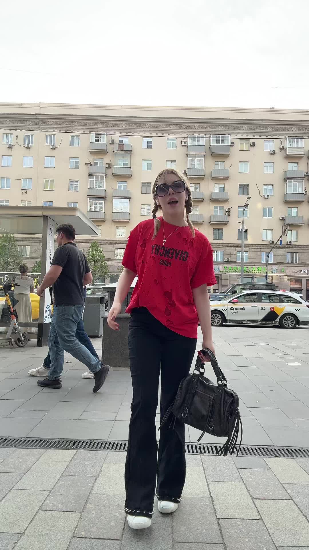 @kriskiskissxx