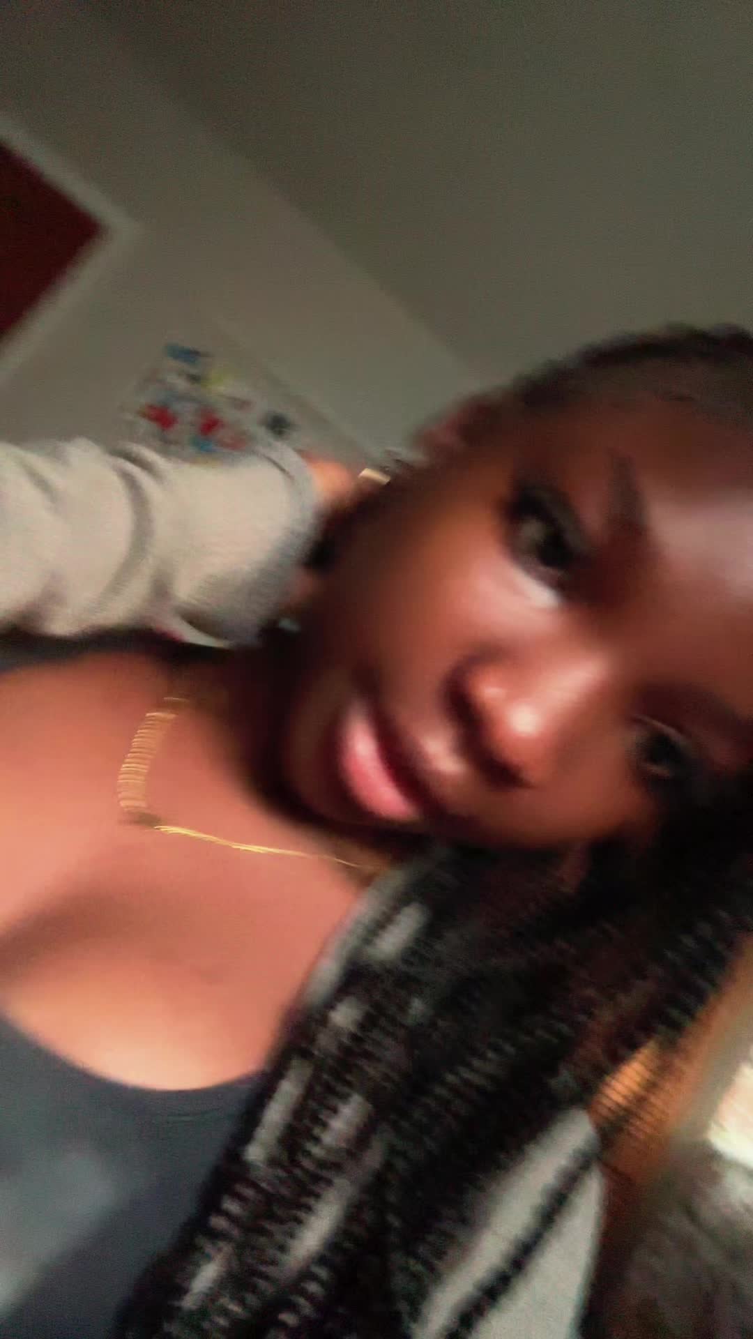 @shesdonlyonee