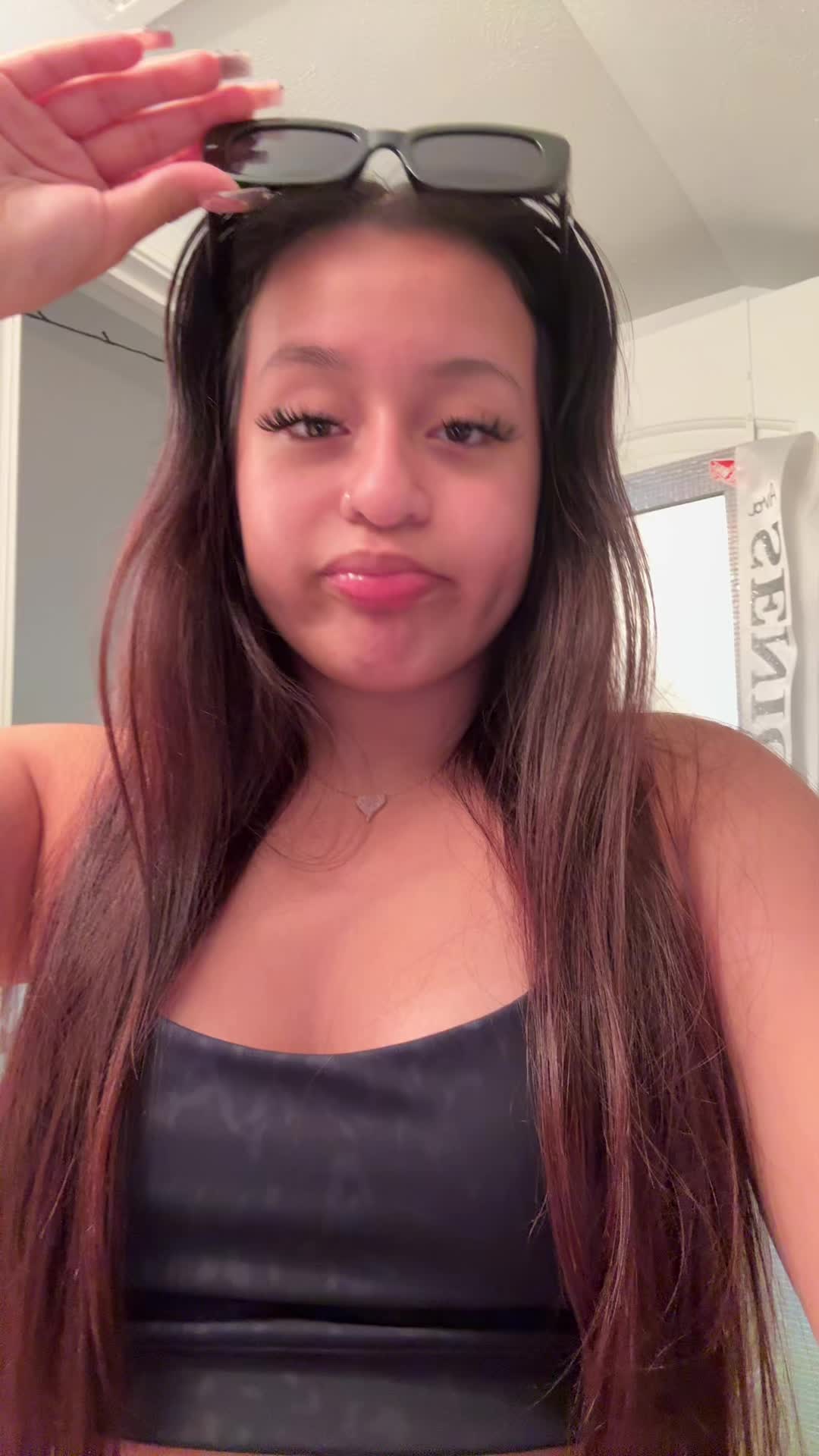 @ava<3