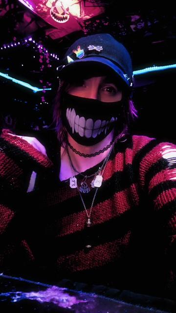 @☆ E҉C҉H҉O҉ ⛧ 🇨🇦